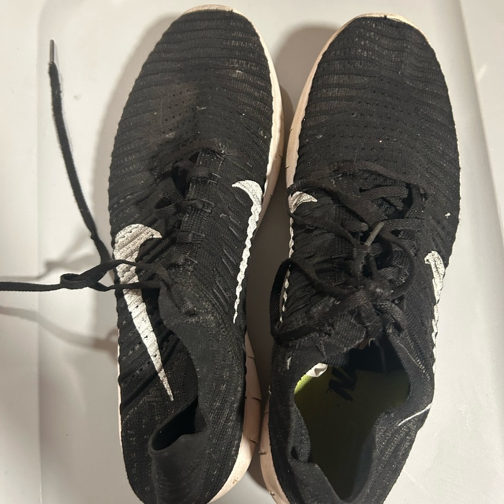 Black Nike free run